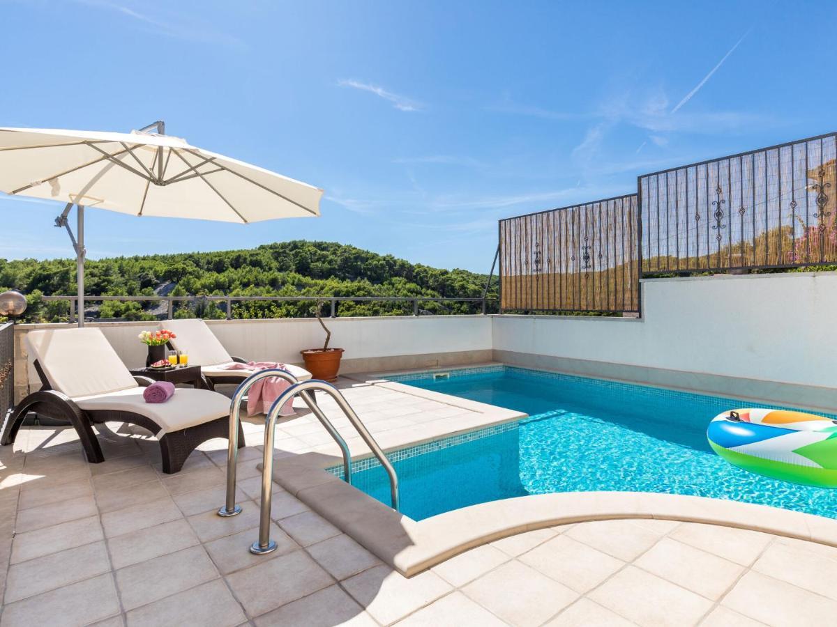 Luxurious Villa In Selca With Pool Екстериор снимка