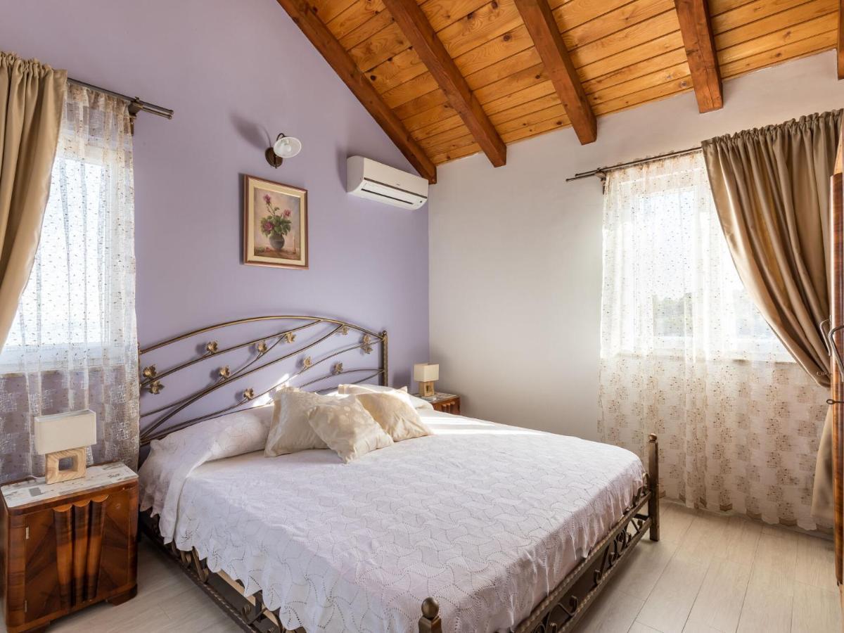 Luxurious Villa In Selca With Pool Екстериор снимка
