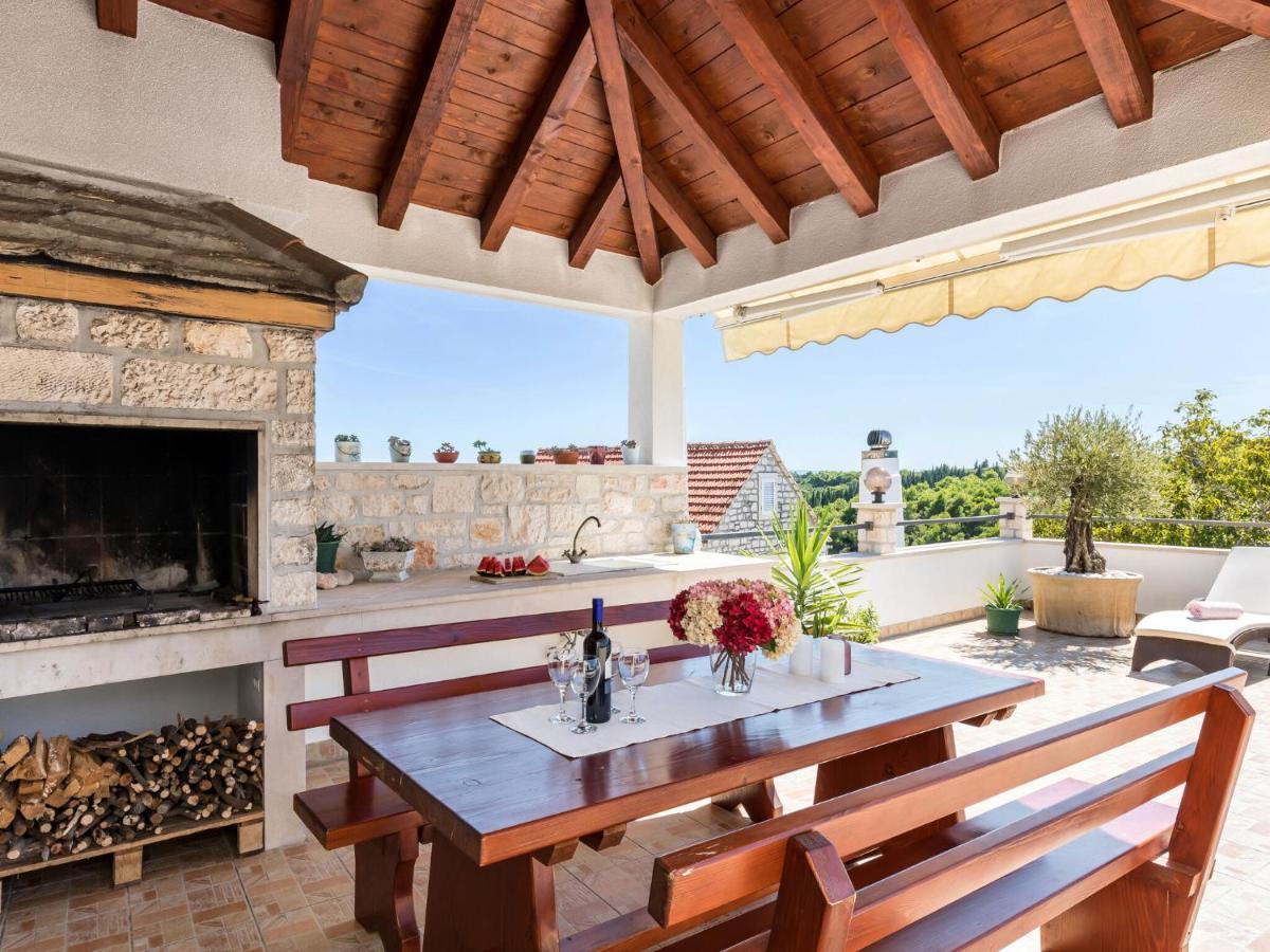 Luxurious Villa In Selca With Pool Екстериор снимка